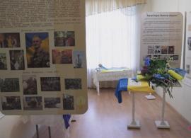 Вбудована мініатюра для Памʼяті Героя. У гімназії встановлено меморіальний стенд Богдану Корчуну