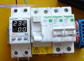 Вбудована мініатюра для 230 V замість 220 V. Україна перейшла на європейські стандарти  напруги.