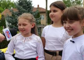 Вбудована мініатюра для Травень. Випускний. Діти мріють про мир.