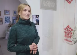 Вбудована мініатюра для Переселенка з Миколаєва Наталя Рибалка володіє технікою іконопису, мозаїки, вишивки, ткацтва.